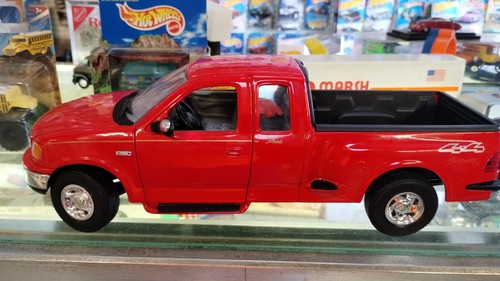 Welly Ford F150 Red 1999 Flareside Supercab Pickup truck 1/18 Scale diecast Loos - Picture 5 of 7