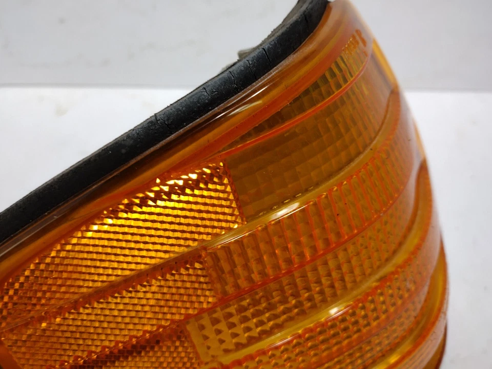 Luz esquina derecha OEM BOSCH Mercedes Benz W126 sedán 560SEL 500SEL 300SEL Foto 2 de 4