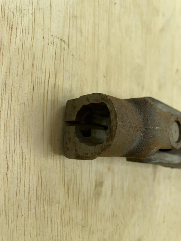 Eje de acoplamiento de engranaje de dirección intermedio GM OEM 97-05 Impala Monte Carlo Regal Foto 4 de 4