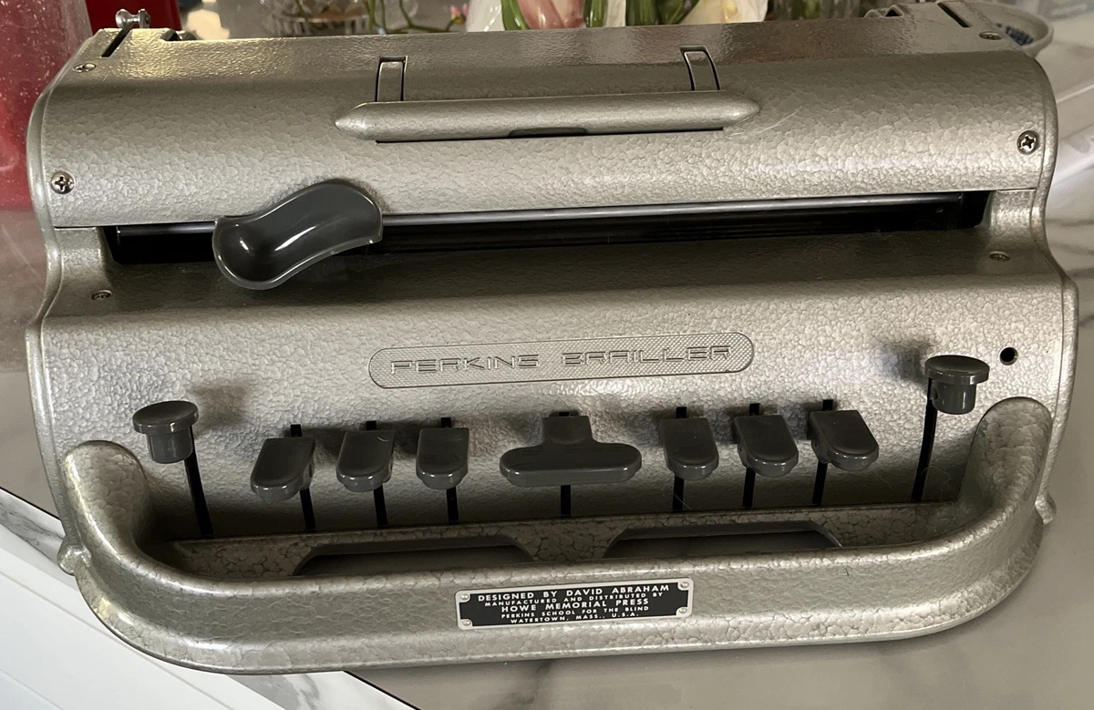 PERKINS Brailler シルバー ケース付き Antique (1976) Perkins Brailler w/ Original Case, Manual, and Dust