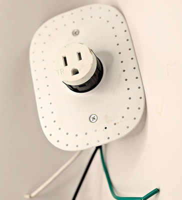 Bocci 22 System 15A AC TR Outlet Flush Mount Dot Plate Kit White