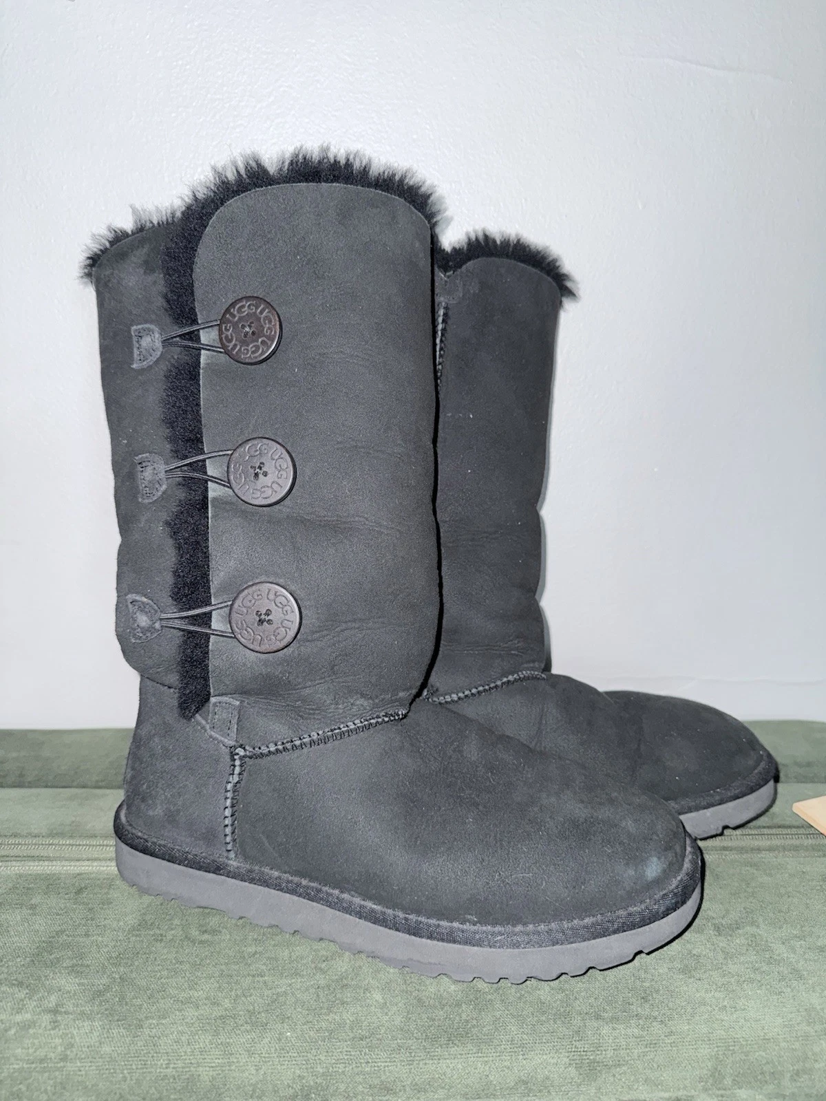 UGG Bailey Button Triplet Tall Fur Winter Snow Boots Black Suede Sherpa Size 8