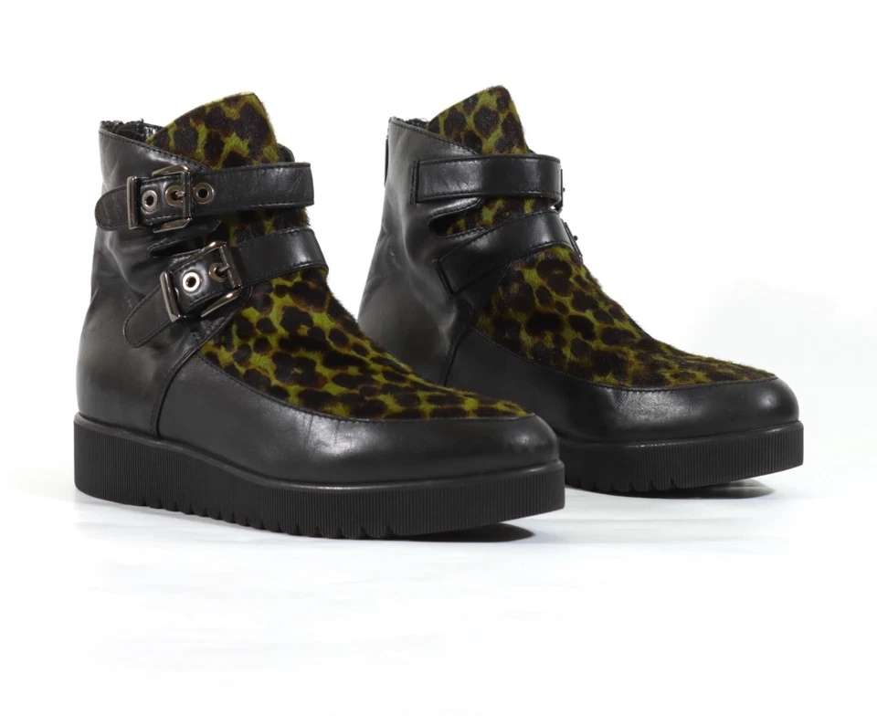 Botas negras Aquatalia para mujer con estampado animal talla 9 Foto 2 de 4