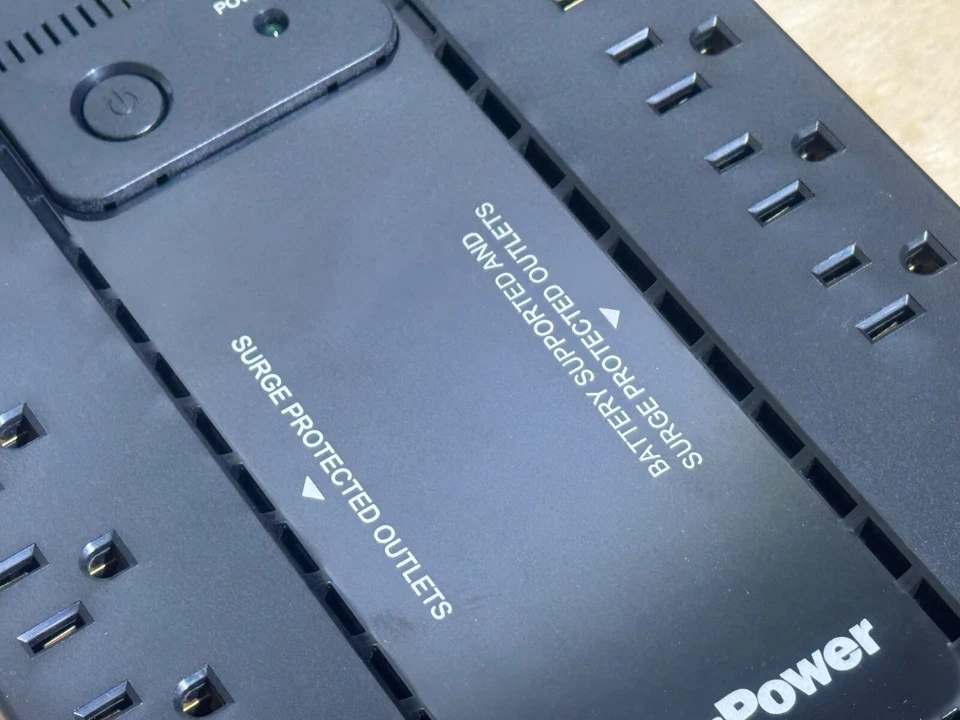 CyberPower Uninterrupted Power Backup ST900U | 900VA/500W 12 Outlets/2 USB Ports - Image 4 of 4