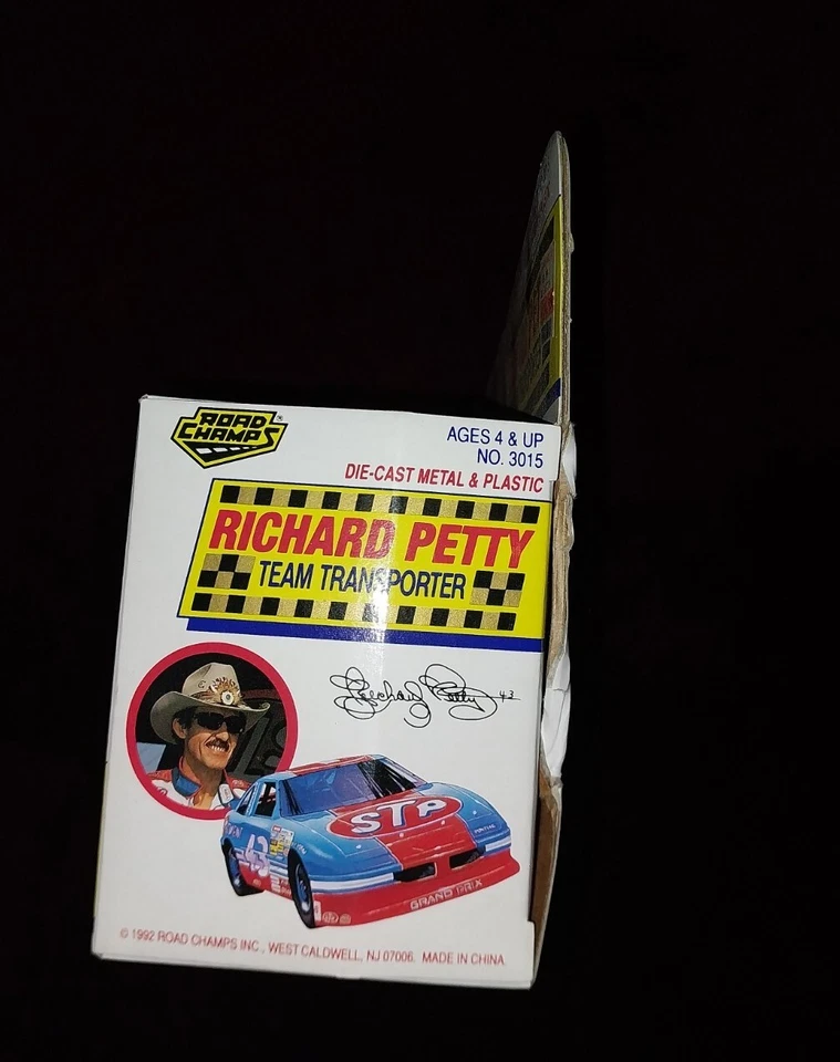 V4-6 RICHARD PETTY #43 STP GAS TREATMENT 1992 TEAM TRANSPORTER - ROAD CHAMPS - Image 2 of 4