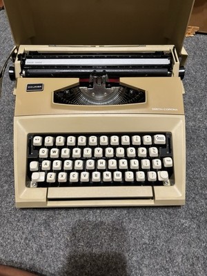 ( FOR PARTS OR REPAIR)  Vintage 1970 s Smith Corona Courier Typewriter With Case