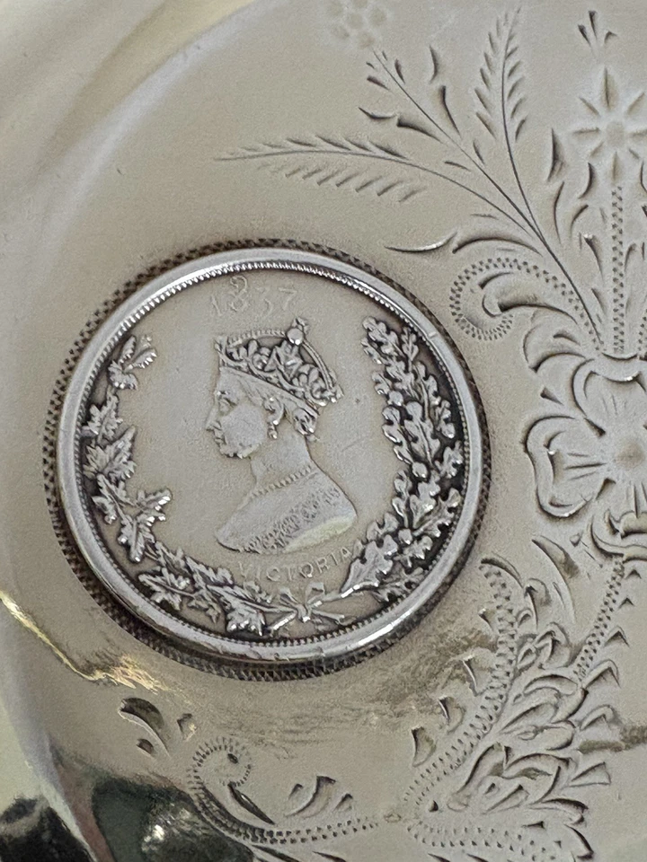 Cesta conmemorativa del jubileo de diamante de la reina Victoria Standard Silver Co c.1897 Foto 3 de 4