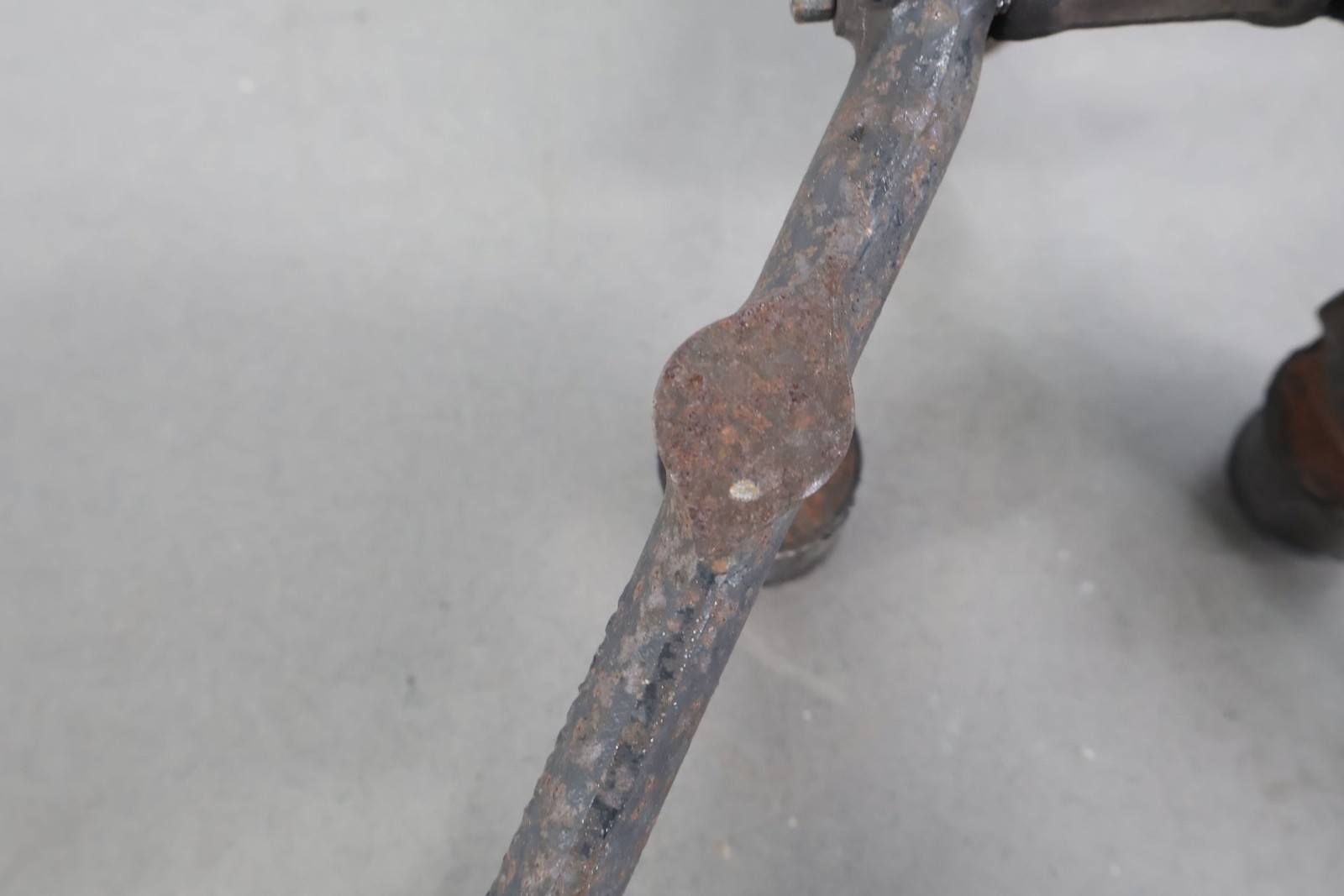 Aston Martin Vantage 2002 Front Right Upper Control arm