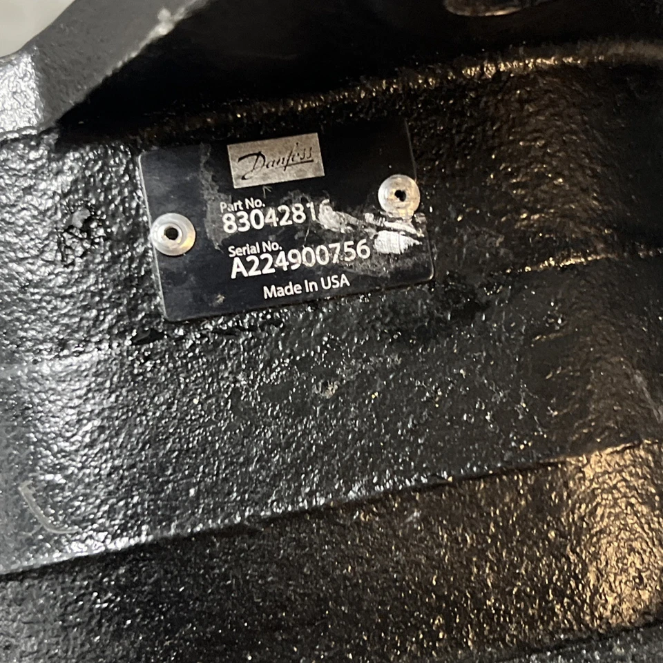 Bomba de engranajes Danfoss 83042816 DE1L-41SH-BT-F13B-19X-124-DT-AN-NNN Foto 2 de 4