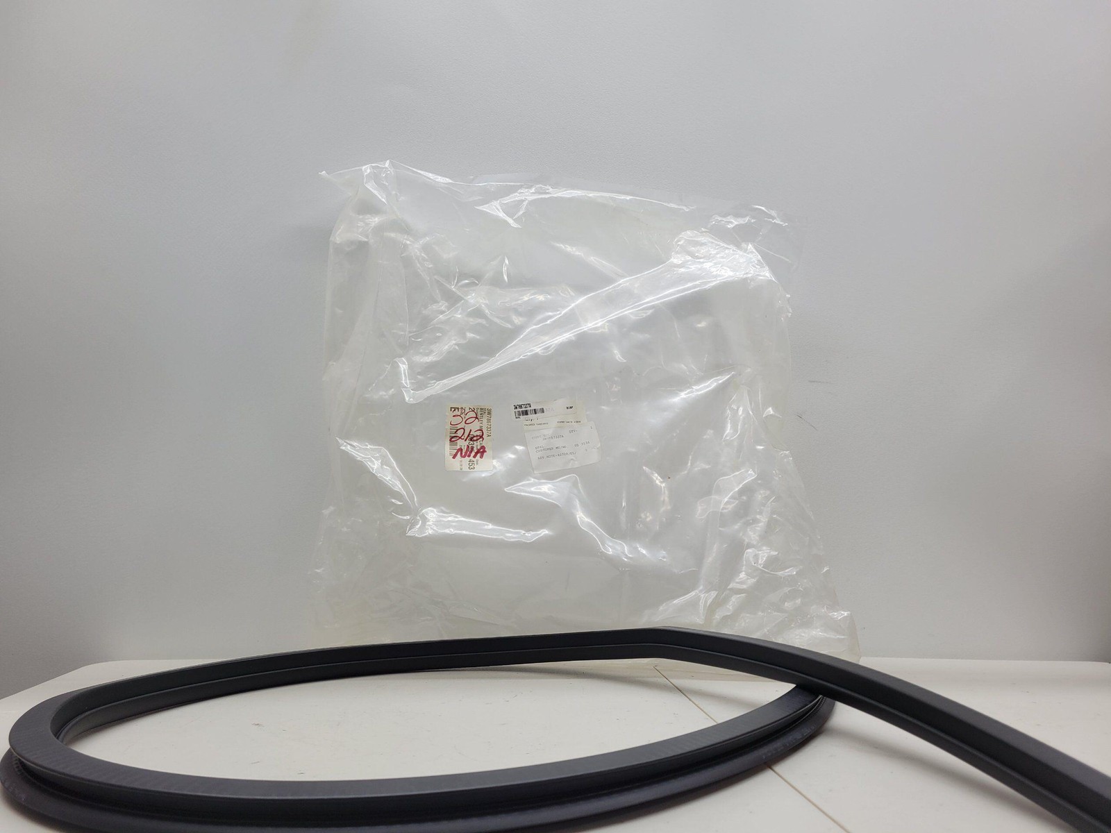 Bentley Continental GTC 2009-2011 Front Lower Door Seal Weatherstrip Rubber