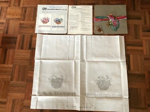 Erica Wilson Columbia Minerva floral guest towels cross stitch kit 30.4 x 50.8cm - Bild 5 von 8