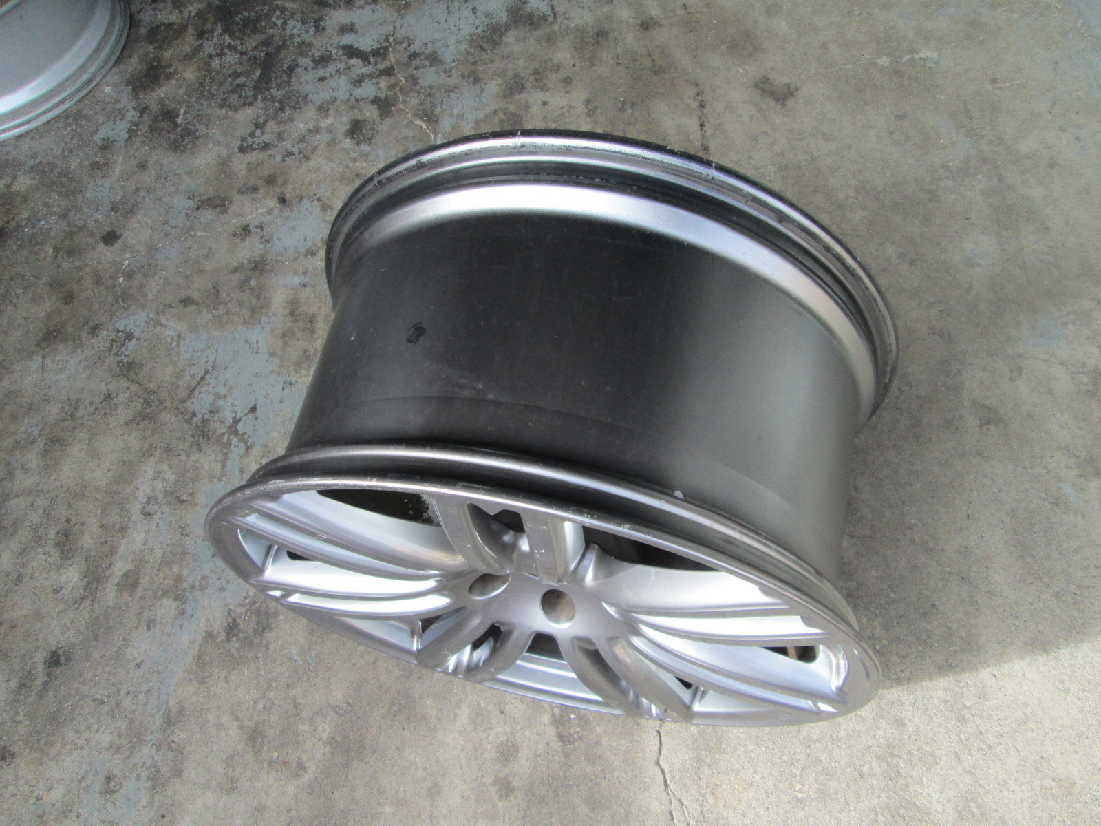 Maserati Ghibli Rear Wheel / Rim -  # 670016860