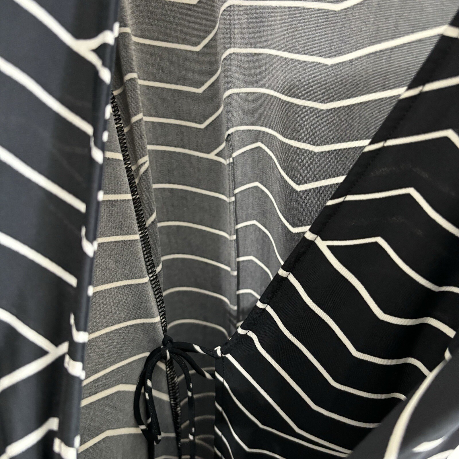 BCBG MAXAZRIA “Adele” Black & White Geometric 3/4… - image 8
