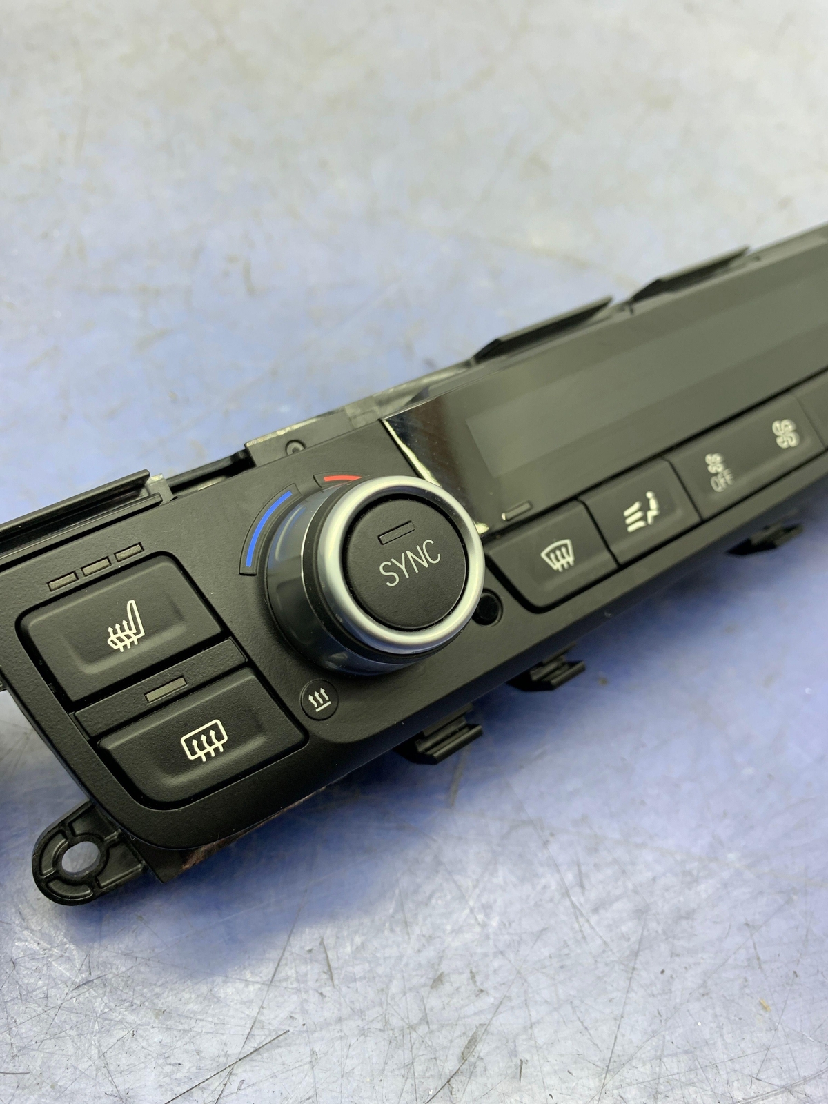 2014 - 2017 BMW I8 OEM CENTER PANEL CLMATE CONTROL W/ HEATED SEATS 9361799