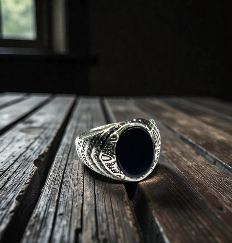 Anello per Uomo  Acciaio con Pietra Onice Nero Ovale misure 9, 10, 11, 12 - Immagine 2 di 4