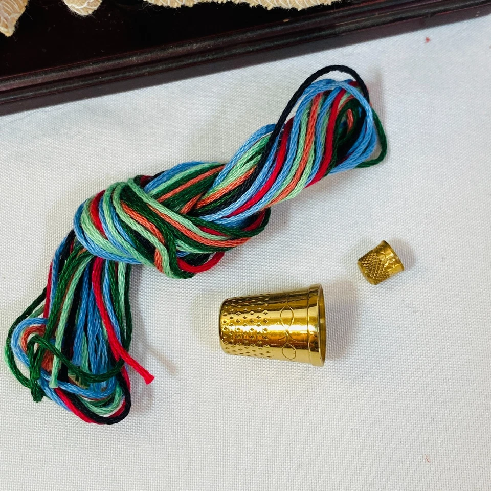 Muñeca American Girl de 18" PC Felicity kit de bordado de muestra de costura y conjunto de marco Foto 2 de 4