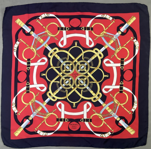 Magnifique foulard  vintage Hermès " Éperons  d'or "