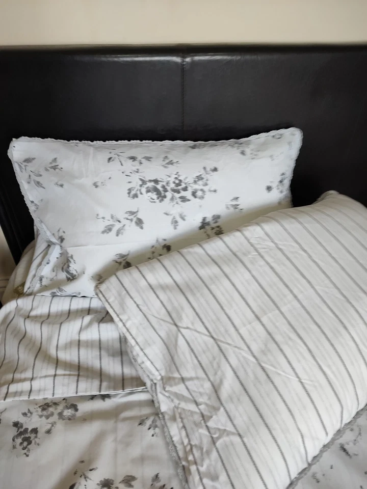 Juego de Cubierta de Edredón Gris Crochet Reversible Grabado Floral Borde Hecho para el siguiente Foto 2 de 4