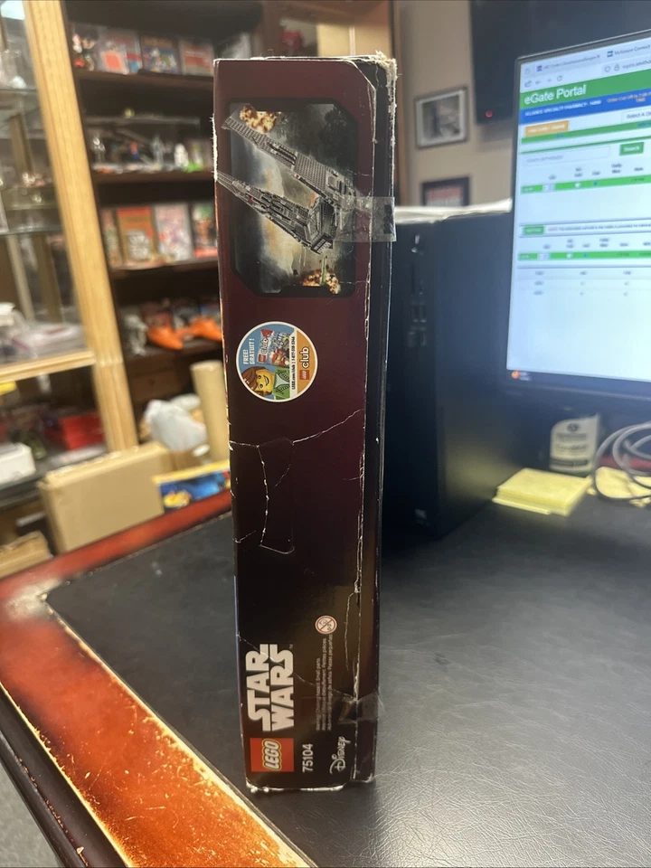 LEGO Star Wars: Kylo Ren's Command Shuttle 75104 (New | Sealed | Retired) - Image 4 of 4