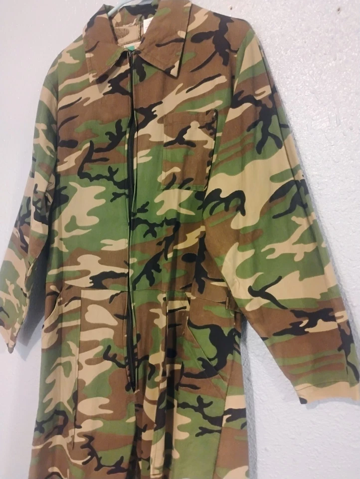 Vintage Game Winner Camouflage Coveralls Men's L Large Jumpsuit Hunting Camo - Image 3 of 4