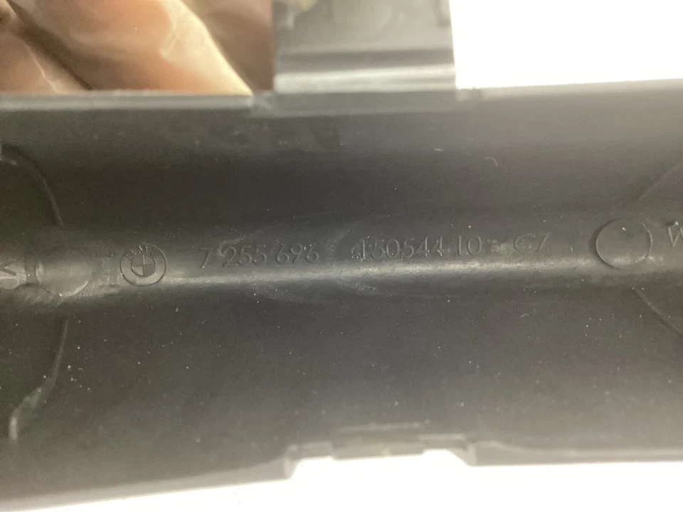 2012 -2015 BMW 320I xDrive Rear Right Side Lid Hinge Cover Trim Cap 7255696 OEM. - Image 4 of 4