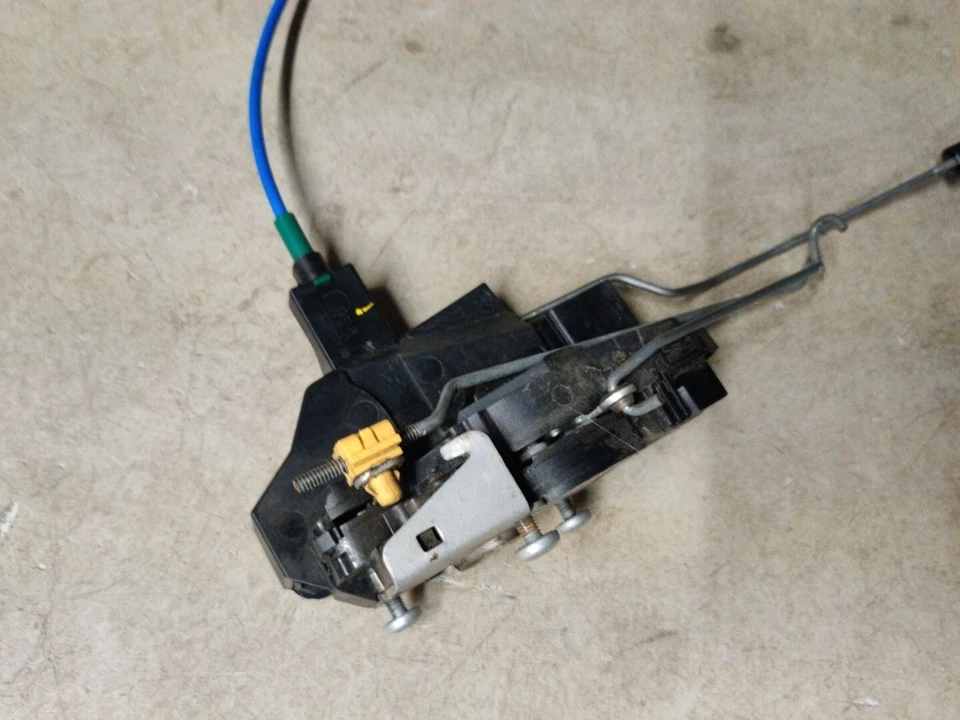 2003-2011 SAAB 9-3 delantero izquierdo conductor cerradura puerta actuador pestillo montaje OEM Foto 2 de 3