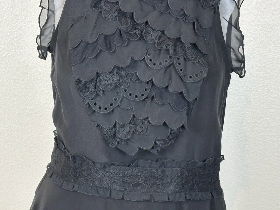 Top lírico sin mangas con volantes de seda BCBGMaxAzria XS asimétrico gótico oscuro romance Foto 3 de 4