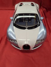 AUTOart 1/12 Diecast BUGATTI VEYRON PRODUCTION VERSION Pearl/Iceblue 12533