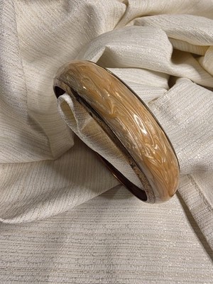Vintage Beige Enamel And Goldtone Braclet