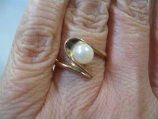 LOVELY VNTG MODERNIST DESIGN 10K YELLOW GOLD CULTURED PEARL RING SZ 6.5 2.2 GR