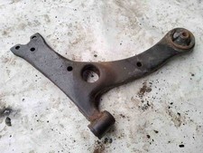 TOYOTA COROLLA Verso E12 Querlenker vorne 2.20 Diesel 2005 32543294