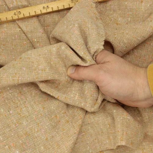 Gepunktete Handarbeitsstoffe aus Wolle