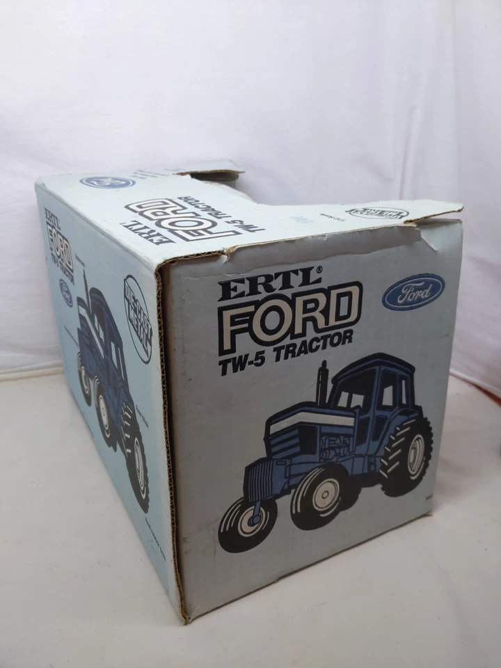1/12 Ertl Farm Toy Ford TW5 Tractor With Box - Image 4 of 4