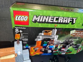 LEGO #21113 MINECRAFT - The Cave 100% Complete with Minifigures and Accessories