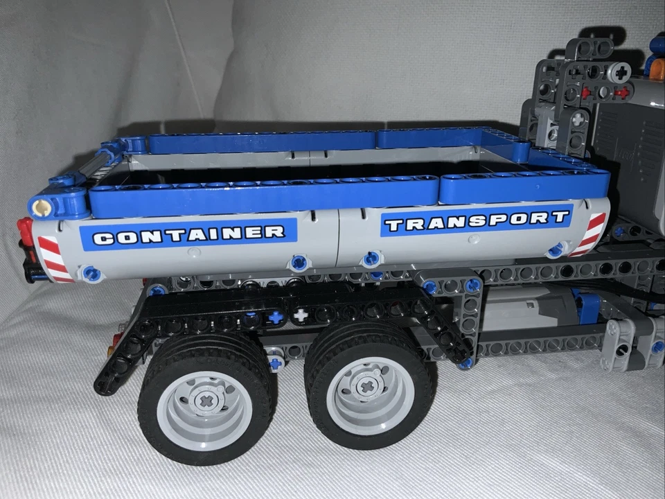 LEGO® Le camion conteneur motorisé 8052 Technic - Photo 2/4