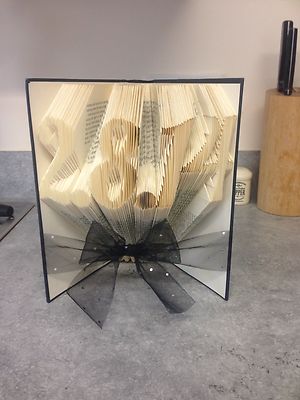 Faltbuchkunst. Jedes Datum. Jahrestag, Papier, Geburten, Hochzeit,