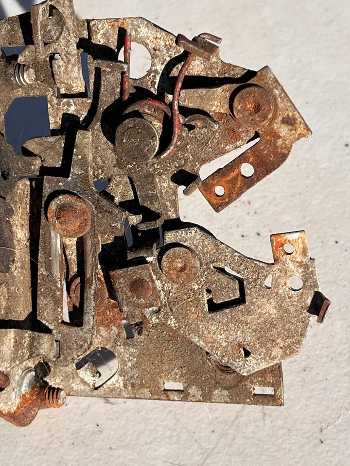 Buick Roadmaster 1956 super izquierda puerta delantera cerradura pestillo montaje 56 Foto 4 de 4