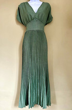 Green Pleated Maxi Dress Long V-Neck Short Sleeve Dress Elegant Size Medium