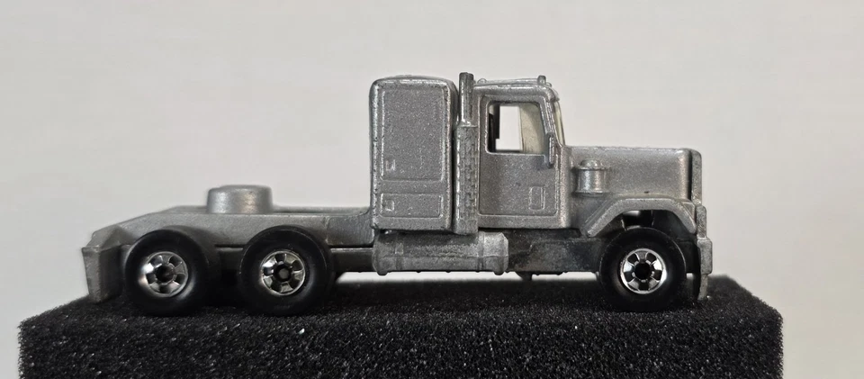 Hot Wheels Steering Rigs No. 1920 GMC Van Eagle Trucking - Image 4 of 4