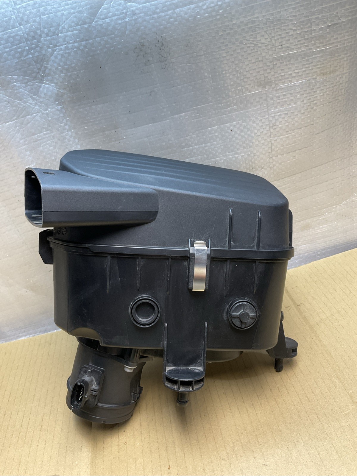 Maserati Ghibli 2014-2024 Left Air box top P/N 670005844