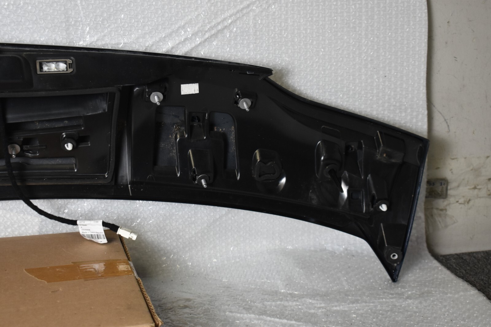 MASERATI LEVANTE REAR TAILGATE PANEL 2017-2020 OEM 670042733