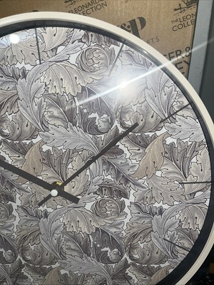 Wanduhr von Lesser & Pavey Leonardo Collection Akanthusblätter grau