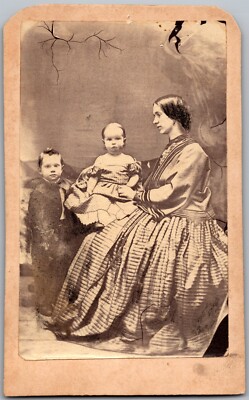 ANTIQUE CDV CIRCA 1860s DAMAGED DAG COPY MOTHER AND TWO CHILDREN UNMARKED