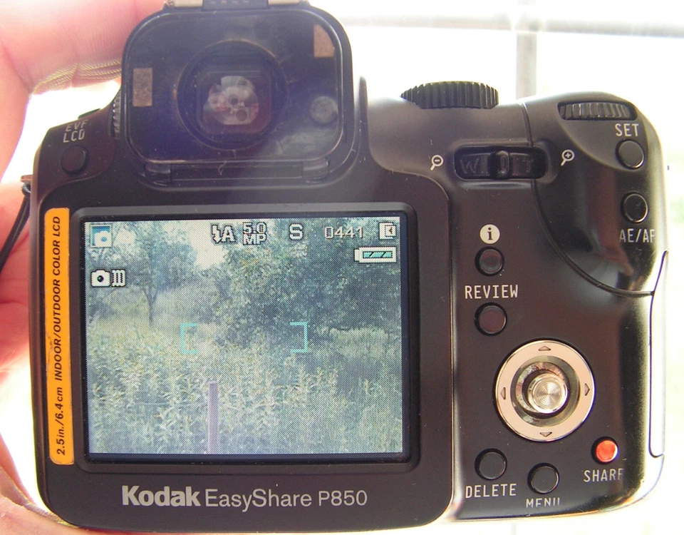KODAK EASYSHARE P850 DIGITAL CAMERA + BATTERY - 5.1MP 12X SD - Fully Working - Image 2 of 4