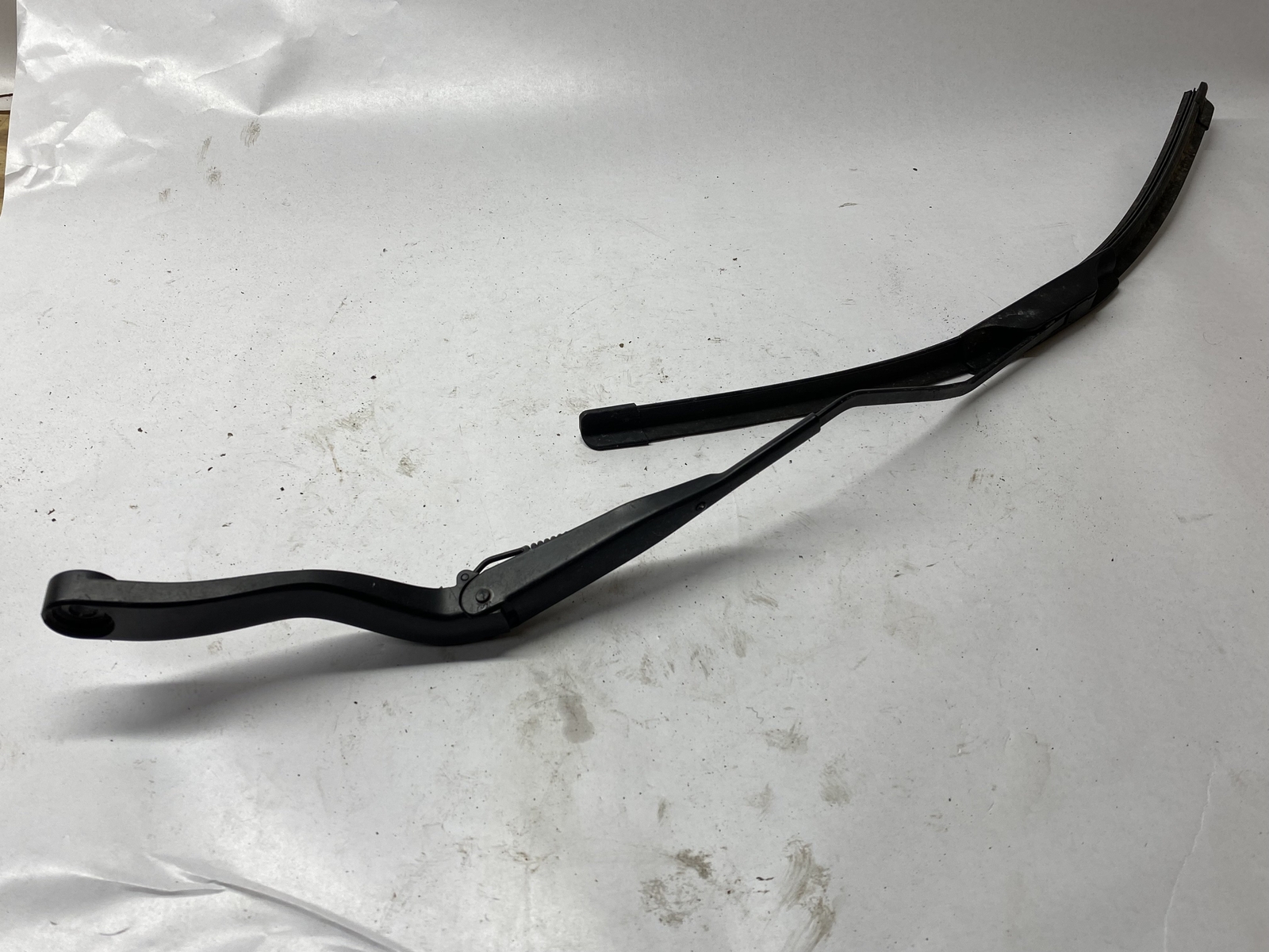 2009 - 2014 Dodge RAM 1500 Windshield Wiper Arm Linkage Right OEM  