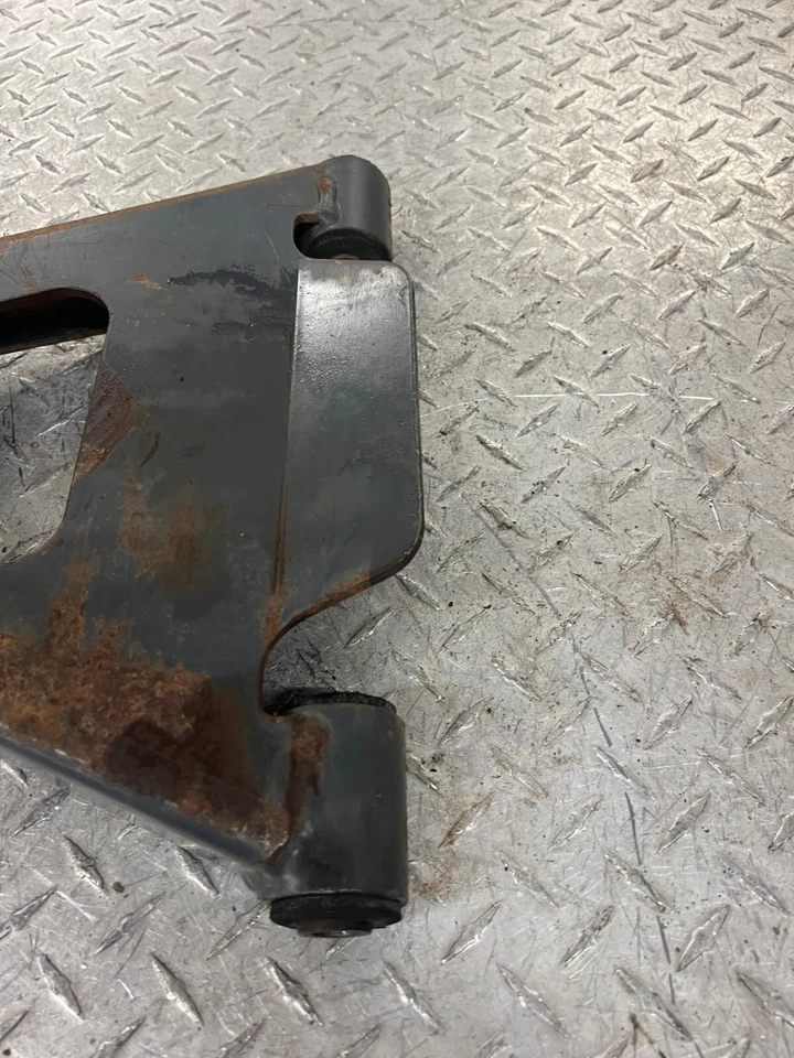 2004 Kubota RTV 900 Right Front Lower A Arm NEEDS BALL JOINT Foto 4 de 4