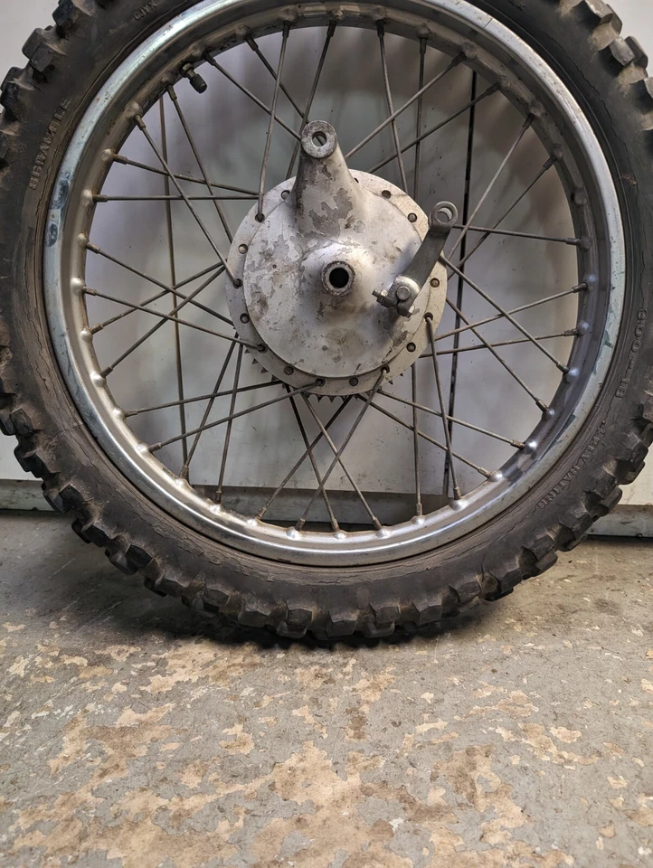 Llanta trasera Suzuki TS90 ts 90 1970 1971 1972 Foto 3 de 4