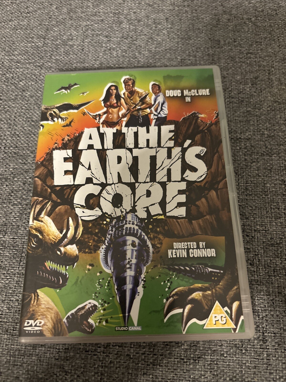 At the Earth's Core (DVD) Doug McClure, Peter Cushing