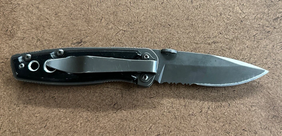 Winchester Parfive Titanium Nitride Folding Combo Serrated Pocket Knife - Image 2 of 4