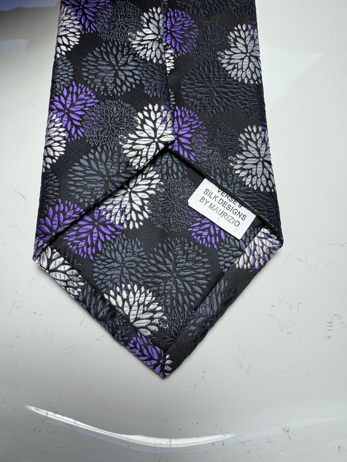 NWT VERSE 9 MULTI COLOR GEOMETRIC STYLE PRINT SILK DESIGNS NECK TIE & HANKY
